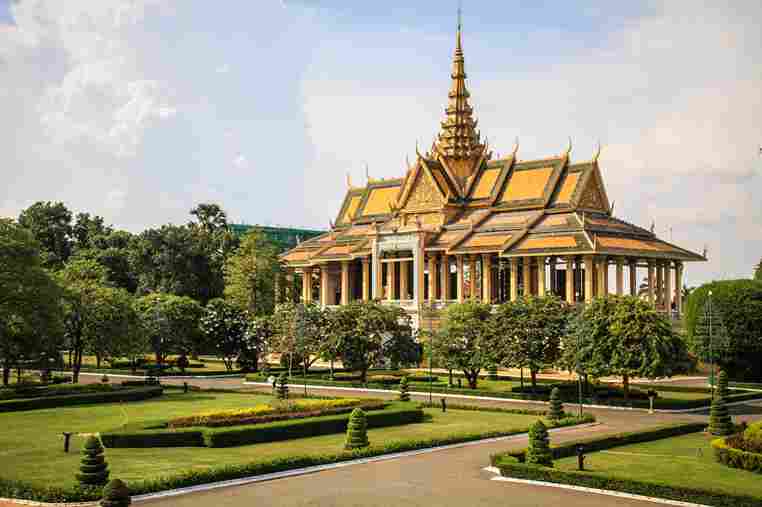 Der königliche Palast von Phnom Penh, Kambodscha, mit goldenen Dächern